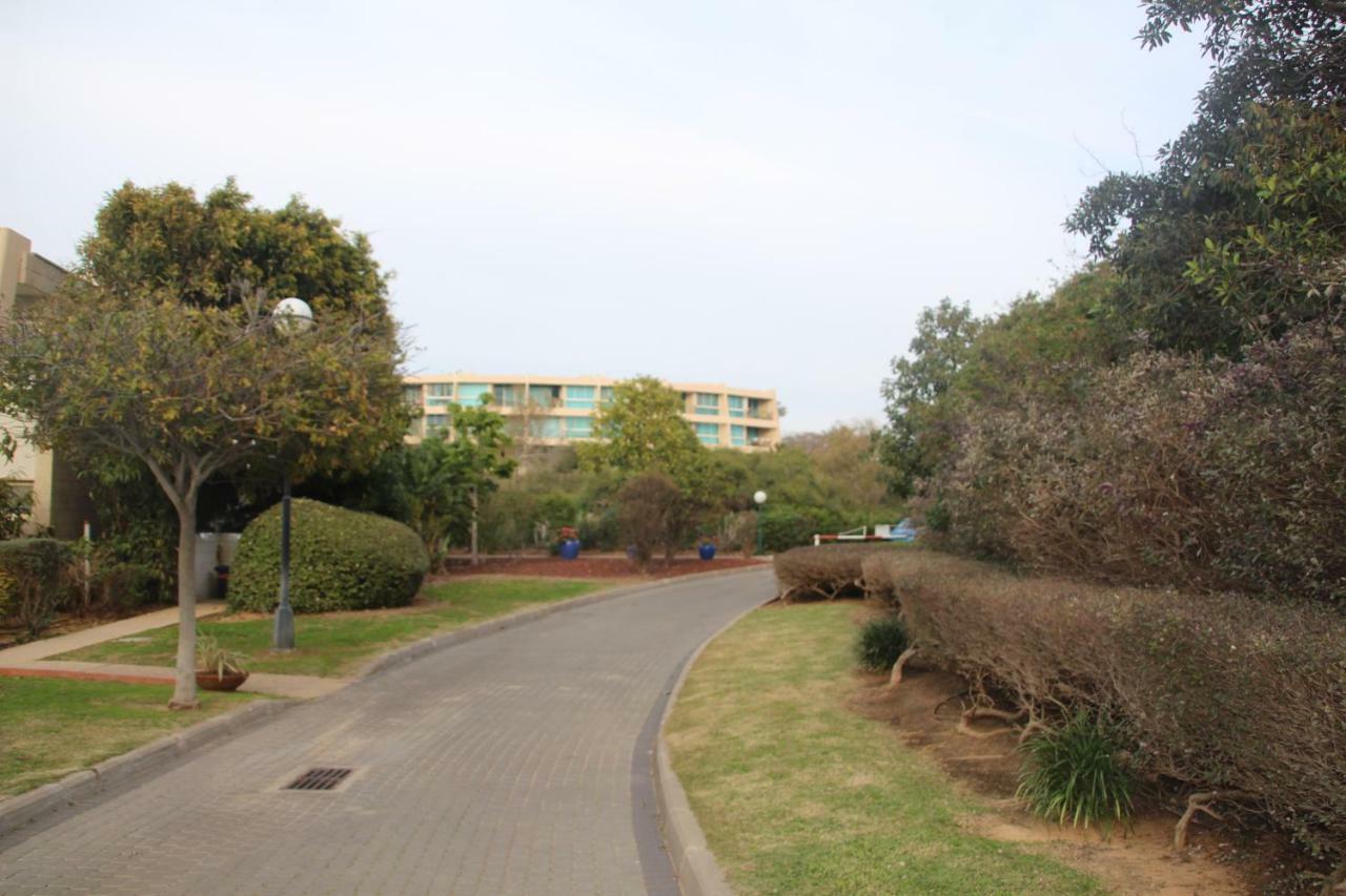 The Beach Garden Apt. Кесария Экстерьер фото